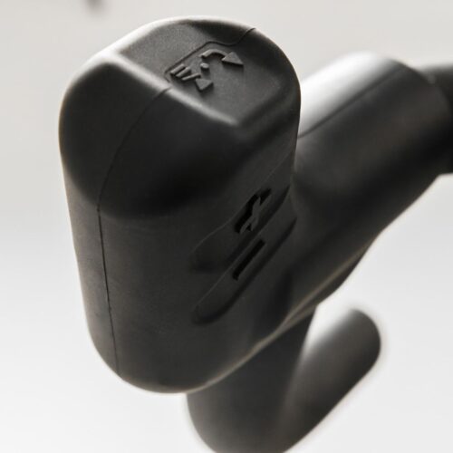 Toorx SRX-REBEL Smart Bike in Aktion, Detailansicht der Konsole, Toorx SRX-REBEL im Wohnzimmer