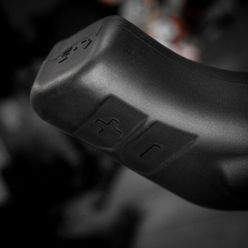 Toorx SRX-REBEL Smart Bike in Aktion, Detailansicht der Konsole, Toorx SRX-REBEL im Wohnzimmer