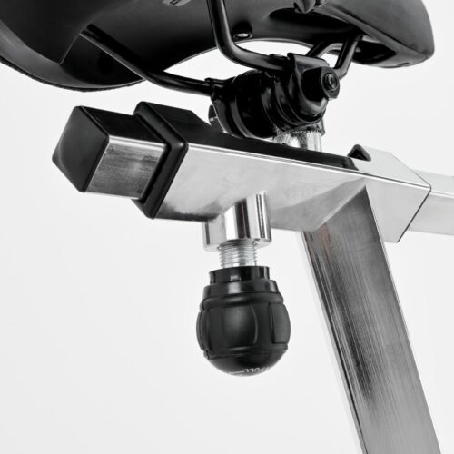 Toorx SRX-REBEL Smart Bike in Aktion, Detailansicht der Konsole, Toorx SRX-REBEL im Wohnzimmer