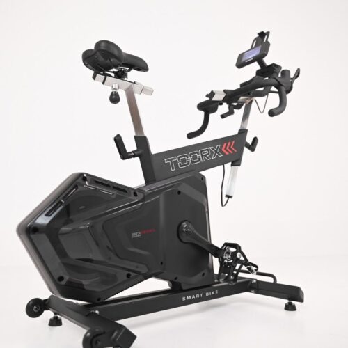 Toorx SRX-REBEL Smart Bike in Aktion, Detailansicht der Konsole, Toorx SRX-REBEL im Wohnzimmer